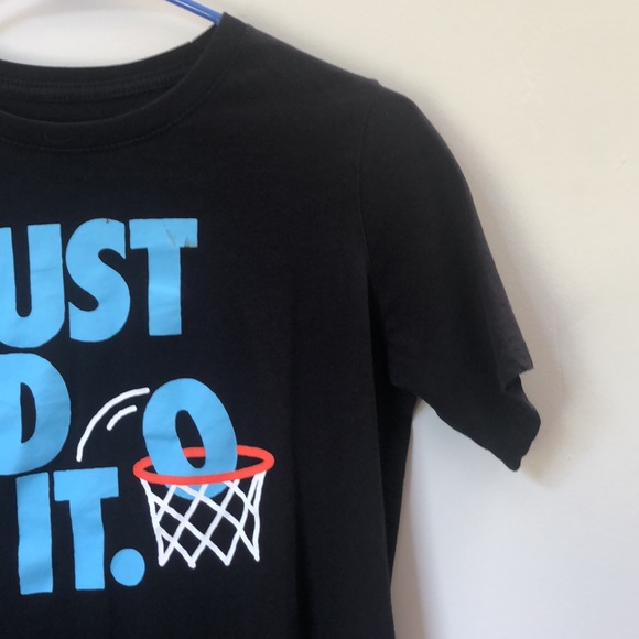Nike Boys Black "Just Do It" Basketball Graphic Tee – Size XL - Picture 6 of 10